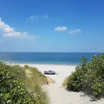 Chalet (J10) op gezellige familiecamping bij zee