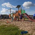 Chalet (J10) op gezellige familiecamping bij zee