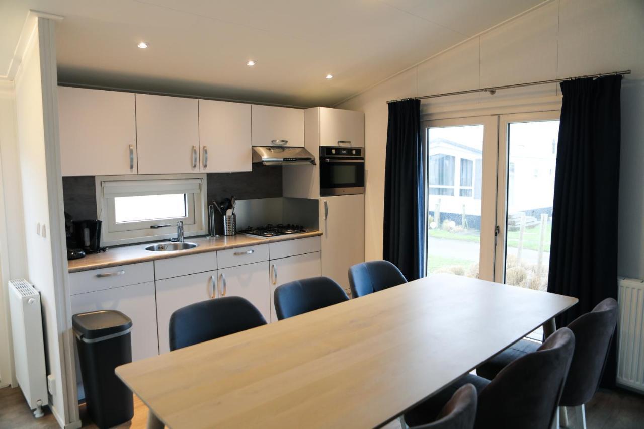 Chalet Op Gezellige Familiecamping Bij Zee