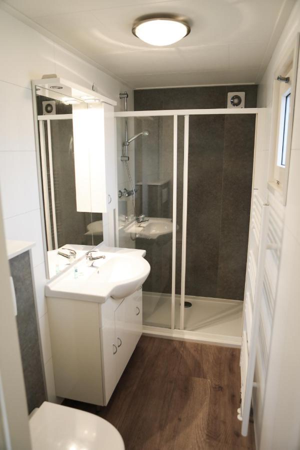 Chalet Op Gezellige Familiecamping Bij Zee Kamperland